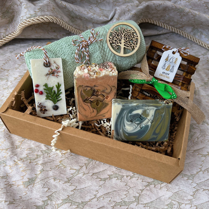 Green Christmas Comfort Gift Box - Woods and Mosses