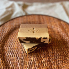 Load image into Gallery viewer, Close-up of handmade autumn soap bar with pressed oak leaf embedded in the top layer. Vegan formula rich in nourishing oils and rhassoul clay. Crafted for seasonal use and gentle exfoliation.