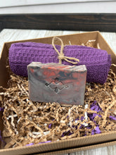 Load image into Gallery viewer, Marbled grey and red artisan soap bar in men’s spa gift box with purple cloth.
