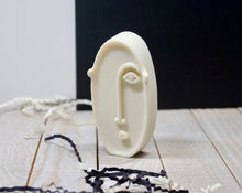 Load image into Gallery viewer, Abstract Human Faces Soap Set _White Soap - Woods and  Mosses