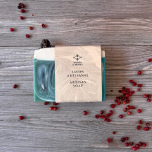 Charger l&#39;image dans la galerie, Christmas artisan soap bar wrapped in eco kraft paper label with Woods &amp; Mosses branding. Emerald green marbled swirls with snowy white top, vegan handmade holiday gift soap.