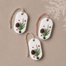 Charger l'image dans la galerie, Three white botanical soy wax sachets arranged together on a neutral background