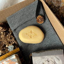 Charger l&#39;image dans la galerie, Father&#39;s Day Gift Basket_Shampoo Bar - Woods and Mosses