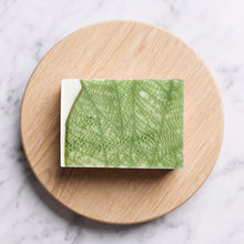 Charger l'image dans la galerie, Flat lay of green lace leaf soap bar with white end and detailed botanical top
