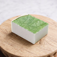 Charger l'image dans la galerie, Green lace leaf handmade soap bar with white base and raised botanical texture
