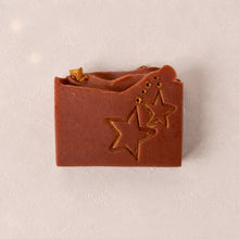 Charger l'image dans la galerie, Single Christmas Eve soap bar with two hand-painted gold stars on a light neutral background