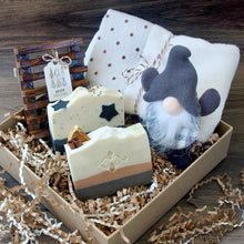 Charger l&#39;image dans la galerie, Christmas Cozy Gift Box - Woods and Mosses