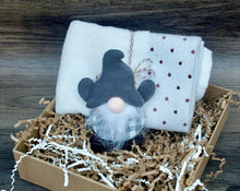 Charger l&#39;image dans la galerie, Christmas Cozy Gift Box _Gnome Ornament - Woods and Mosses