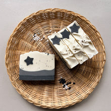 Charger l&#39;image dans la galerie, Chia Seed and Charcoal Soap - Woods and Mosses